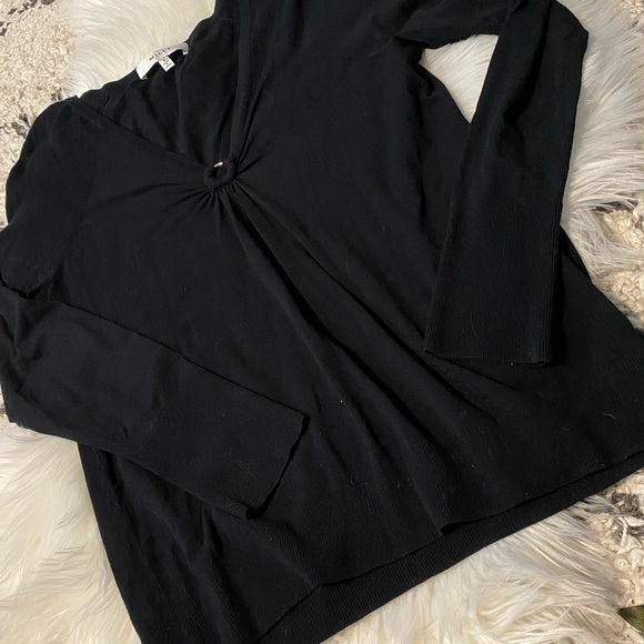 MILLY Italian Rouched Keyhole Top - Picture 3 of 8